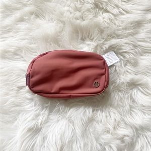 NWT Everywhere Belt Bag - Briar Rose